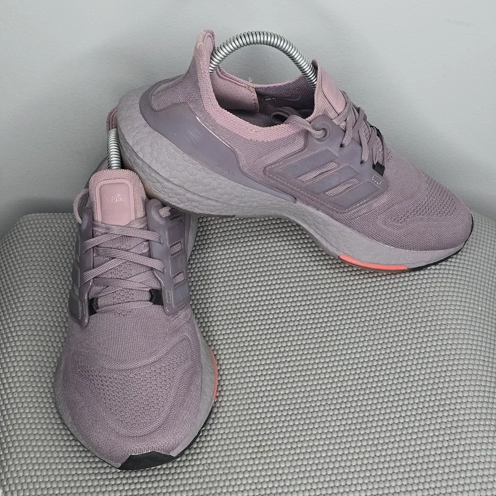 Adidas Women's Ultra Boost 22 / Mauve Purple/‎ GX5586 Lace Up / Womens Size 8